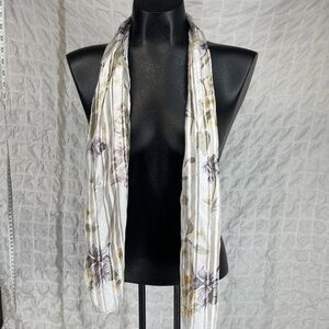 Liz Claborne Elegant Floral Print Scarf Lightweight Fashion Accessory‎